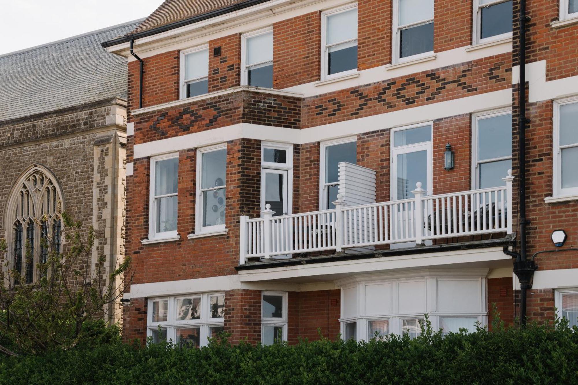 The Lynton Lookout Apartment